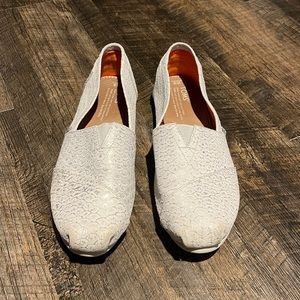 White Snakeskin Silver Shimmer TOMS Women’s 9.5